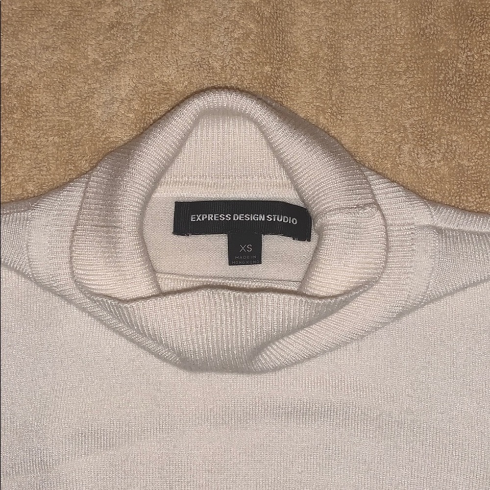 Express Ivory Sweater - Picture 2 of 4